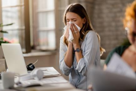 Чихание при насморке - причины возникновения и методы лечения